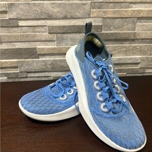Allbirds Women's SuperLight Trainer shows blue size 5.5